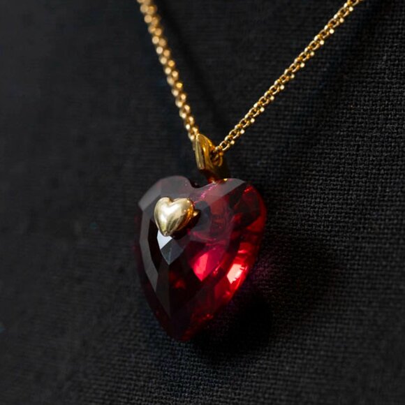 Beautiful Swarovski Heart Necklace - Picture 1 of 7